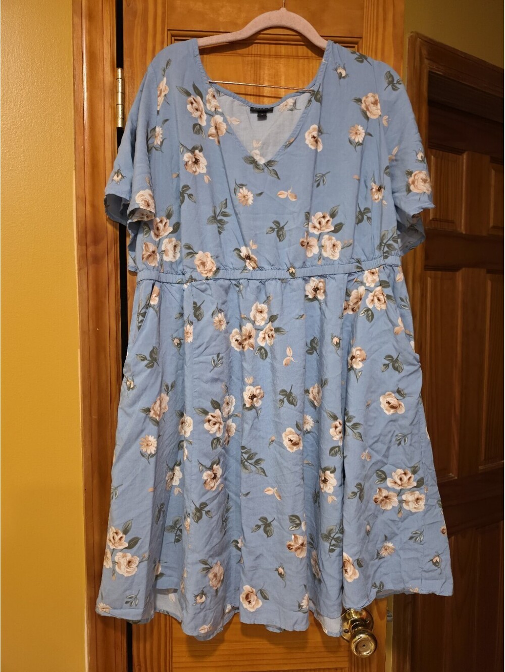 Torrid Blue White  Rose Floral V-Neck Elastic Waist Mini Dress Size Plus 2x